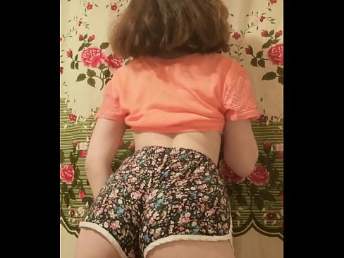 ❤️ セクシーな若いベイブがカメラでショーツを脱ぐ ️❌  at us ja.sexuria-net.ru ❌️❤